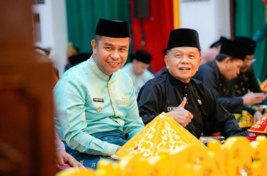 Bupati Kampar Ahmad Yuzar Hadiri Penabalan Gelar Adat Datuk Seri Setia Amanah kepada Gubernur Riau H. Abdul Wahid