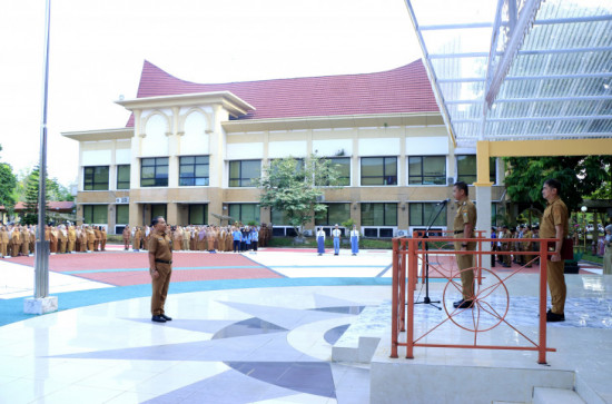 Pimpin Apel Gabungan, Bupati Kampar Tekankan Disiplin, Integritas dan Pelayanan Maksimal. 