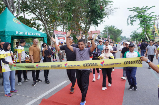 Resmi Ditutup Bupati Kampar Kemepora Tarkam Berjalan Sukses dan lancar, Fun Run Diikuti Lebih kurang 1500 pelari 