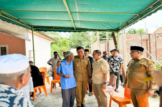 Bupati Kampar Ahmad Yuzar Melayat ke Rumah Duka Almarhumah Nuraini, Kakak Kandung Asisten III Setda Kampar