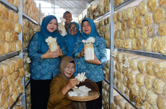 TP-PKK Kampar Dorong Sinergi Desa dan Kecamatan Wujudkan Keluarga Sejahtera, Tengku Nurheryani Ahmad Yuzar: PKK Harus Hadir Tingkatkan Kualitas Hidup Masyarakat