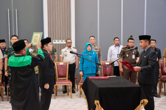 Bupati Kampar Ahmad Yuzar, S.Sos, MT Lantik Ardi Mardiansyah, S. STP, M. Si Sebagai Penjabat Sekretaris Daerah Kabupaten Kampar 