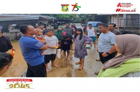 Bupati Kampar Ahmad Yuzar Tinjau Banjir di Desa Penyasawan
