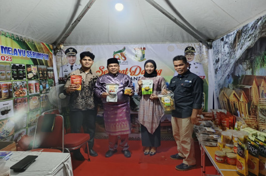 Dukung Pekan Budaya Melayu Serumpun, Pemkab Kampar Tampilkan Keanekaragaman Budaya, Kuliner dan Kerajinan Kampar. 