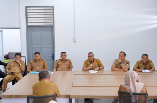 Penguatan Tupoksi, Kadiskominfo Lukmansyah Badoe Pimpin Rapat dengan Seluruh Staf. 