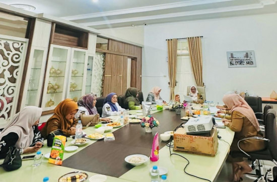 Pimpin Rapat Pembentukan Organisasi Pusdatin Puanri, Wakil Bupati Kampar Dr. Hj. Misharti berharap Dapat Berperan Aktif Dalam Pembangunan Daerah.