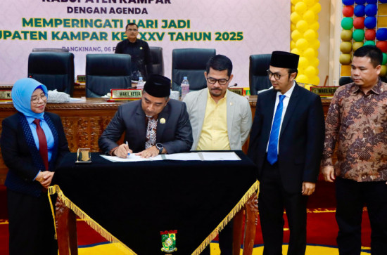 Pasca Penetapan Oleh KPU, DPRD Kampar Umumkan Bupati/Wakil Bupati Kampar Terpilih Melalui Paripurna. 