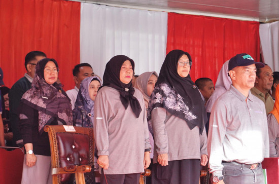 Dukung Kampar Berprestasi, Ketua TP PKK Kampar Hadiri Upacara Puncak Haornas ke 42. 