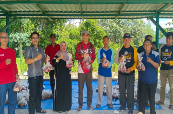 Idul Adha Momen Berbagi, Dinas Ketahanan Pangan dan Dinas Pertanian Kabupaten Kampar Sembelih 2 Ekor Hewan Qurban. 