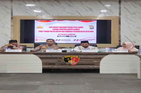 Bersama Kapolres Kampar, Asisten I Setda Kampar Hadiri Mediasi terkait Tindak Pidana Anak Kemanakan Persukuan. 