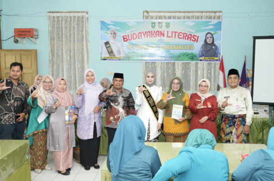 Bunda Literasi Provinsi Riau Kunjungi Pustaka SMP Negeri 1 Bangkinang Kota: Dorong Semangat Membaca di Kalangan Pelajar