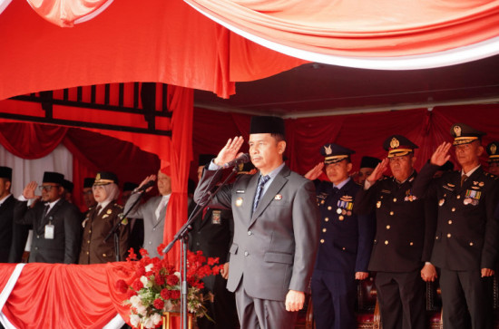 Inspektur Upacara Peringatan Hari Pahlawan: Bupati Kampar Ajak Teladani 3 Nilai Utama Pahlawan di Hari Pahlawan 2025