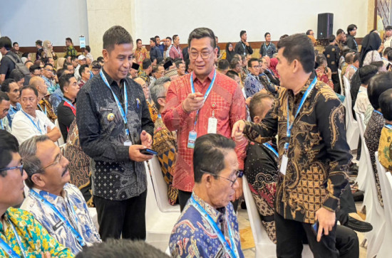 Perkuat Ketahanan Ekonomi Nasional Melalui Peningkatan Akses Keuangan Daerah, Bupati Kampar Hadiri Langsung Rakor TPAKD 