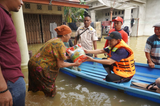 Bantu Masyarakat Terdampak Banjir, Pemerintah Kabupaten Kampar Apresiasi Partisipasi Perusahaan dalam Bantu Korban Banjir. 