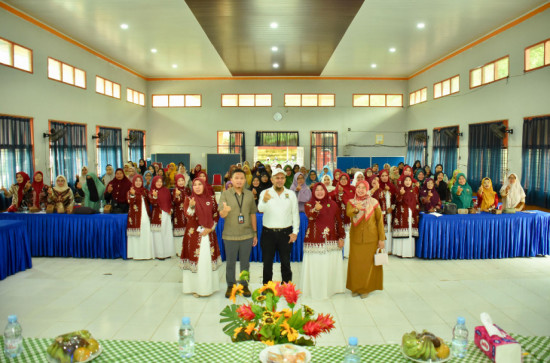 Staf Ahli Bupati Bid. Kemasyarakatan Dan SDM Buka Pelatihan Pengelolaan Keuangan Bagi Pelaku UMKM Binaan GOW Kab. Kampar. 