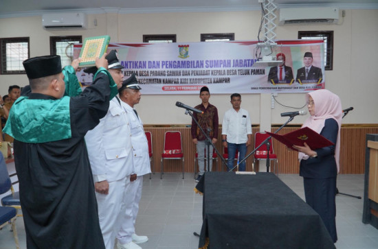 Pj. Sekda Kampar Ambil Sumpah Dan Lantik Pj. Kades Teluk Paman dan Padang Sawah