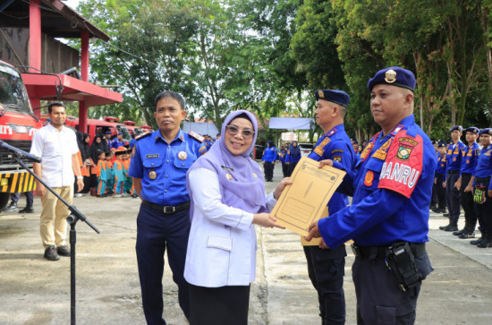 Serahkan Sertifikat, Maksimalkan Pelayanan, Dr Misharti ; Apresiasi Damkar dan Penyelamatan Aktifkan Kembali Dua Posko Tambang dan Tapung
