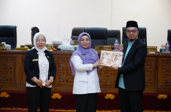 Wakil Bupati Kampar Sampaikan Ranperda RPP APBD Kabupaten Kampar TA. 2024 Pada Paripurna DPRD Kampar. 