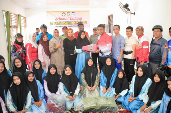 Sempena Harhubnas dan Haornas, Bupati Kampar Berikan Bantuan Untuk Anak Anak Panti Asuhan Kasih Ibu Bangkinang. 