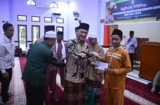 Masuk Malam Ke 12 Ramadhan, Sekda Kampar Laksanakan Safari Ramadhan di Masjid Al-m+Munawwarah Desa Bukit Betung Kampar Kiri Hulu. 