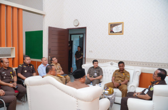 Bupati Kampar Lakukan Silaturahmi Ke Kejaksaan Negeri Kampar. 