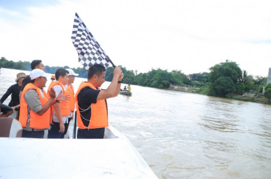 Buka Event Pacu Sampan Desa Pulau Lawas, Bupati Kampar Ahmad Yuzar ; Ajang Pembinaan dan Pencarian Bibit Pedayung Kampar 