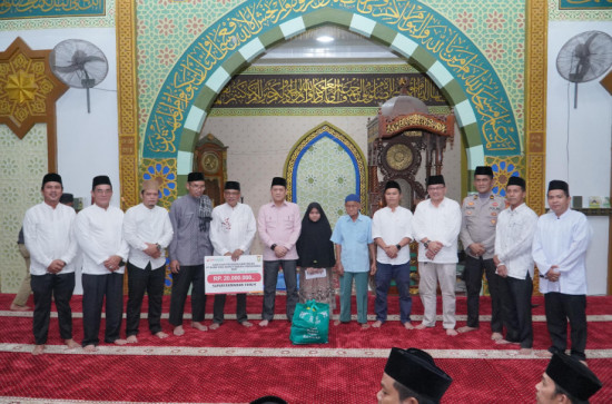Sekda Kampar Hambali  Pimpin Safari Ramadhan Tim III di Masjid At-Taqwa Desa Teratak Rumbio Jaya . 