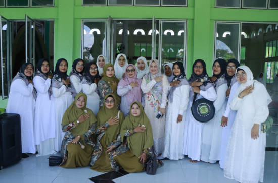 Wakil Bupati Kampar Dr. Hj. Misharti, S.Ag., M.Si Hadiri Tabligh Akbar dan Pembukaan Wirid Bulanan Majelis Taklim Se-Kecamatan Kampar Utara