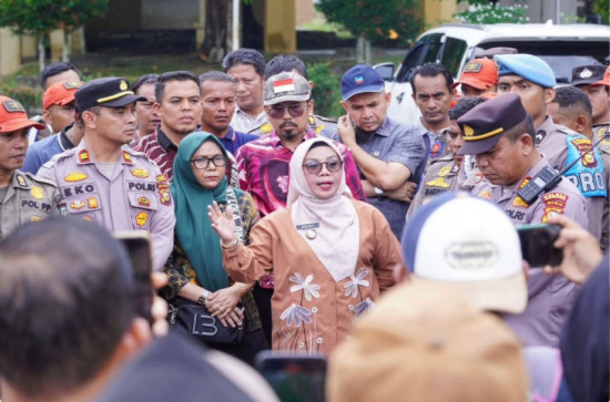 Wakil Bupati Kampar Hadir di Tengah Demonstrasi Masyarakat Kampar Kiri