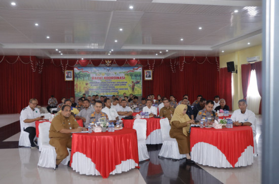 Dukung Swasemda Pangan dan Optimalisasi Lahan, Pemkab Kampar dan Polres Kampar Ikuti Pertemuan secara Zoom dengan Menteri Pertanian RI. 