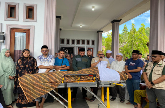 Lepas Jenazah Alm. Buya Drs. H. Syafrizal Azis, Pemerintah Kabupaten Kampar Mengucapkan Terima Kasih Atas Jasa- Jasa dan Pengabdian.