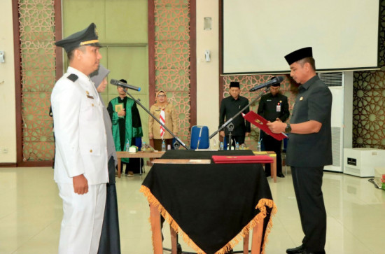 Bupati Kampar Ahmad Yuzar Lantik 13 Pejabat pada Jabatan Administartor dan Pengawas