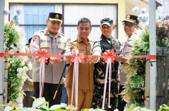 Bersama Kapolda Riau Bupati Kampar, Resmikan Bank Pohon Polres Kampar