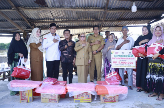 Jenguk Korban Kebakaran di Gunung Sahilan, Wabup Berikan Bantuan dan Santunan kepada 4 Keluarga. 