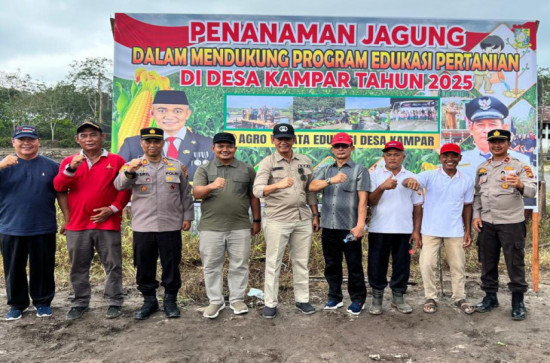 Dukung Nawacita Presiden Prabowo Subianto, Kadis Ketahanan Pangan Kampar Apresiasi  penanaman Jagung di Agrowisata Edukasi Kampa. 