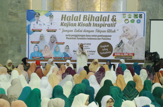 Halal Bi Halal Organisasi Wanita Hadirkan Artis Nasional Dewi Yull, Wabup Kampar Dr. Misharti : Tingkatkan Kapasitas Wujudkan Wanita Kampar Yang Mandiri. 