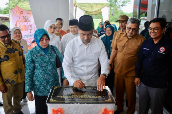 Perluas Akses Kesehatan Mata, Bupati Kampar Resmikan klinik utama mata Padang Eye Center (PEC) bangkinang 