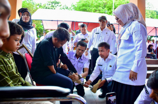 Terharu, Senang dan bahagia terima Bantuan Disabilitas , Ahmad Yadi : Terimakasih Pak Bupati Kampar