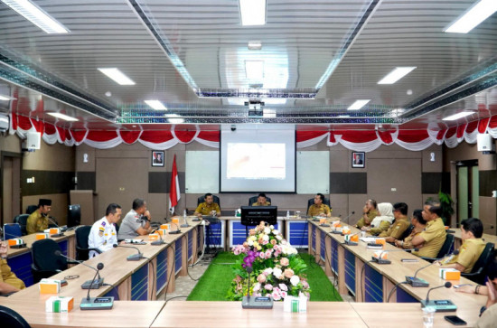 Pemkab Kampar Dukung Bhakti Religi Peduli Lingkungan Sempena HUT Bhayangkara Ke-79 di Desa Gema Kec. Kampar Kiri Hulu. 