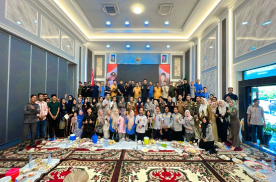 Berjalan Haru, Pj Bupati Hambali dan Pj Ketua TP PKK Kampar Silaturrahmi Dengan Kominfo, Humas, Ajudan, Protokol, Dishub, Satpol PP dan Rumah Tangga.