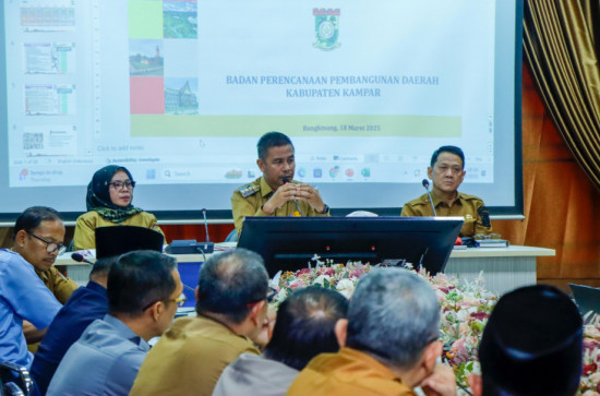 Bupati Kampar Pimpin Langsung Rapat Pra Musrenbang RKPD 2026