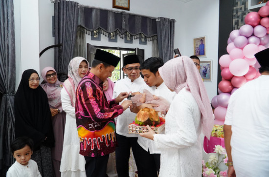 Pj Bupati Kampar Hambali Hadiri Aqiqah Cucu Asisten III Setda Kampar Ir. Azwan