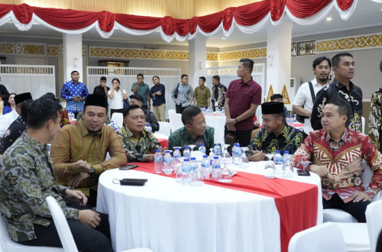 Bupati Kampar Ahmad Yuzar Hadiri Kenal Pamit Kapolda Riau di Balai Serindit Gedung Daerah Riau. 