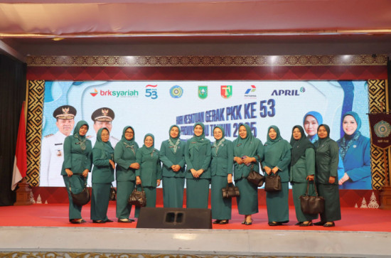 TP PKK Kab. Kampar Hadir Pada Puncak Peringatan HKG PKK Ke-53 Tahun 2025 Tingkat Prov. Riau