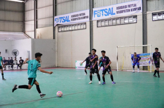 Alihkan Anak-Anak Muda Ke Hal Positif, Pemerintah Kabupaten Kampar Dukung Penuh Turnamen Futsal  Cerita Senja CUP 2025.