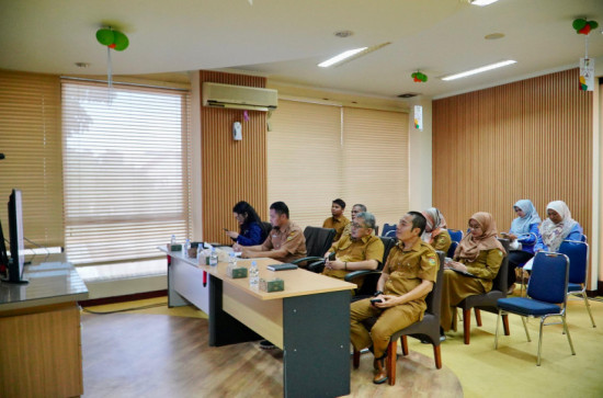 Pemkab Kampar Ikuti Rapat Koordinasi Penanganan Inflasi dan Sosialisasi Program Pemeriksaan Kesehatan Gratis (PKG) secara Daring. 