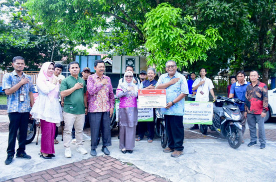 Berdayakan Ekonomi, Wakil Bupati Kampar Dr Misharti Serahkan 4 Unit Sepeda Motor Roda Tiga Bagi Penyandang Disabilitas. 