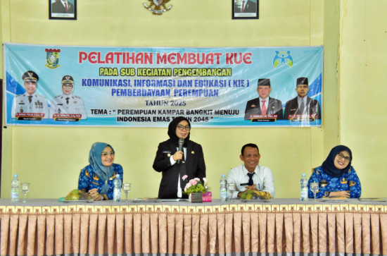 Gelar Pelatihan Membuat kue, Wakil Bupati ; Wujudkan Kemandirian Ekonomi, Minta Ibu - Ibu Kampar Ikuti Pelatihan Dengan Baik dan Sungguh-sungguh.