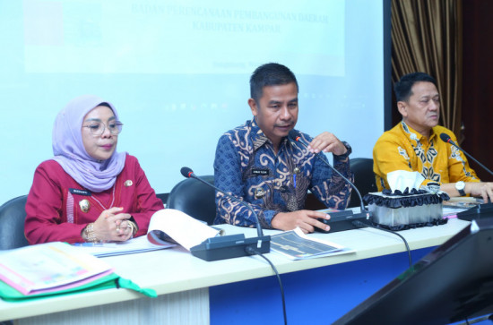 Hari ke 3 Rapat Pra Musrenbang, Bupati Kampar Bahas RKPD 2026 Bersama Beberapa OPD. 