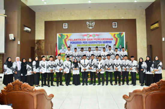 Pengurus PGRI Kampar Periode 2025-2025 Resmi dilantik